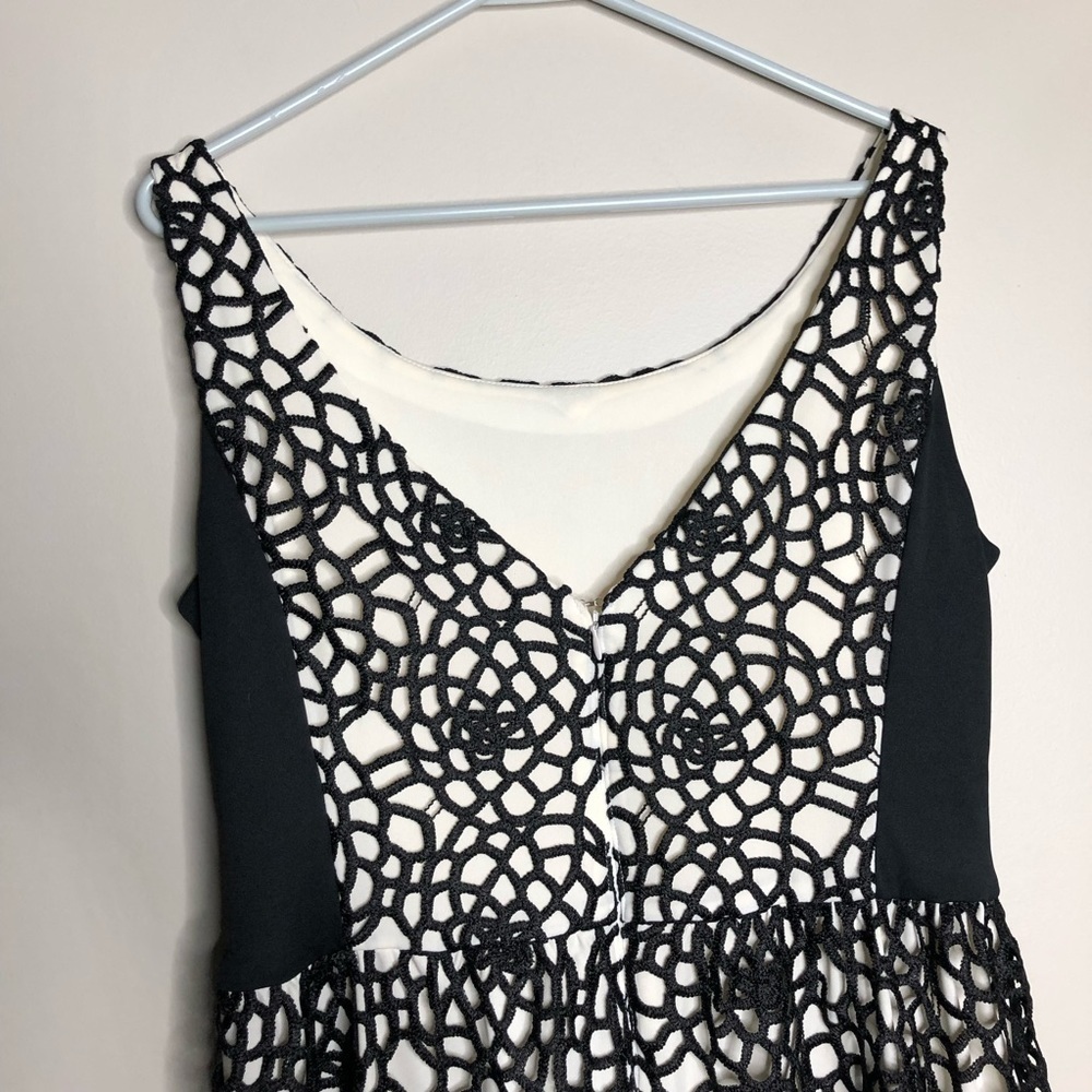 Issac Mizrahi Black Crocheted Dress with Off White Underlay SZ 14 - Picture 8 of 13